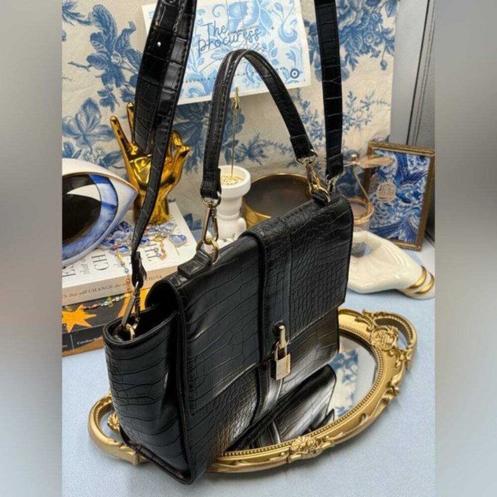 🆕 KURT GEIGER LONDON 🧿 NWOT Brixton Croc-Embossed Top Handle Flap Bag *SAMPLE* - Picture 3 of 16